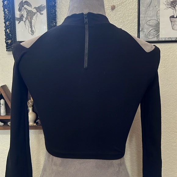 Long sleeve black crop top with cutout shoulders. - Picture 3 of 4